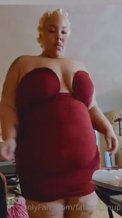 I trying on a dress i ll never wear but maybe a video in this 