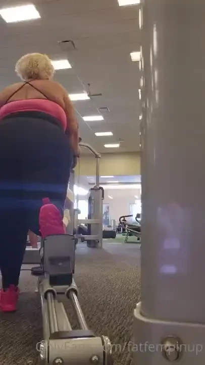 Lol not me trying to see what this look like from the back would you 