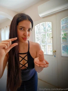 That little thing is disgusting no woman can want that peanut