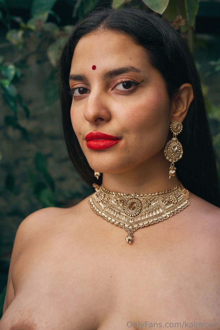 Love your goddess respect obey and please 