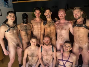 Bts of corpor8top and lancewoodsxxx warming up my holes in the sling