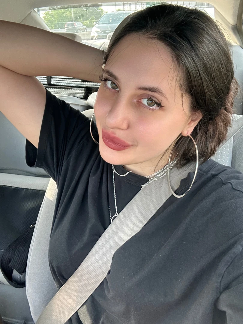 What do you think do men like when a woman wears jewelry i always feel 