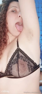 My armpits smell bad