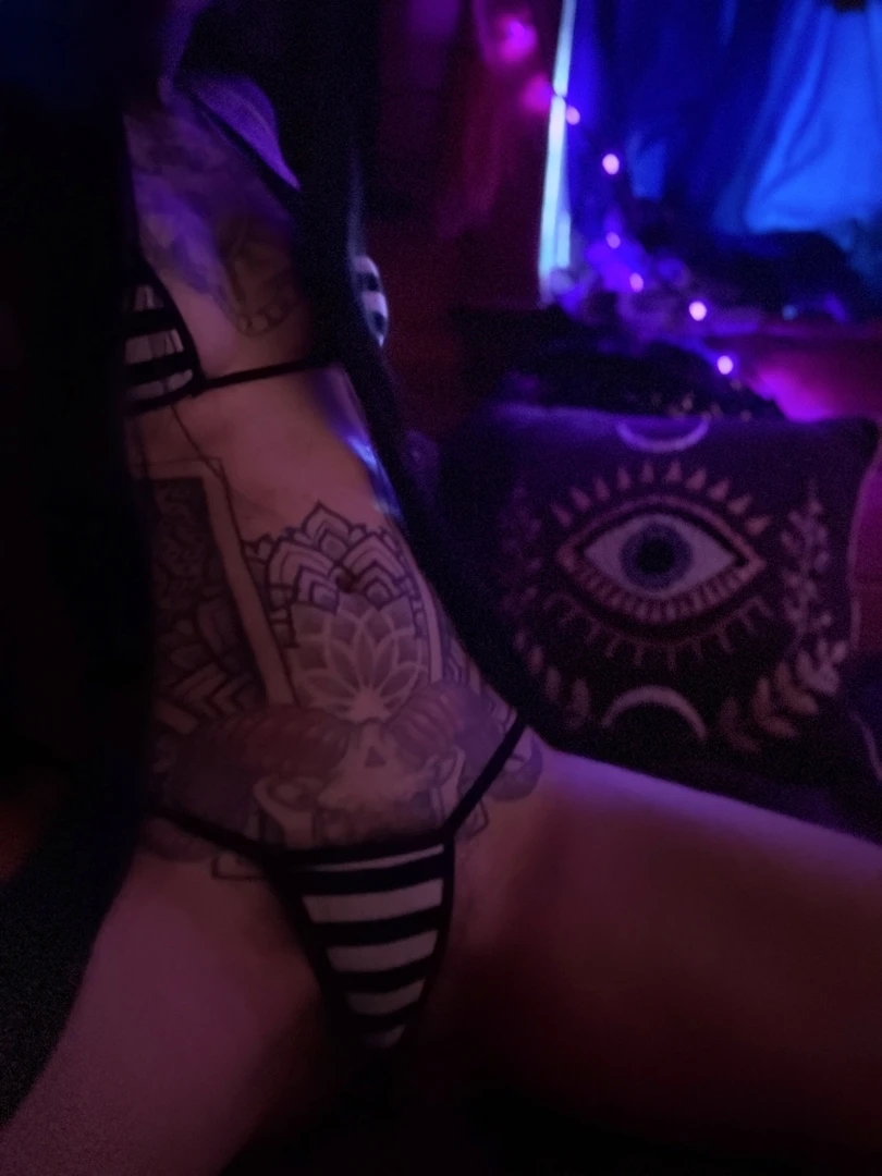 Fuck fireworks have an orgasm check your dm s i respect people who 