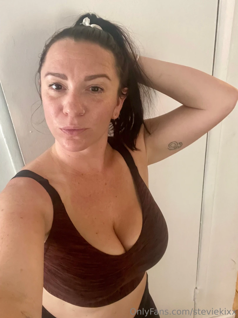 Super sweaty from hot yoga today would anyone be interested in seeing 