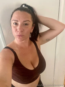 Super sweaty from hot yoga today would anyone be interested in seeing