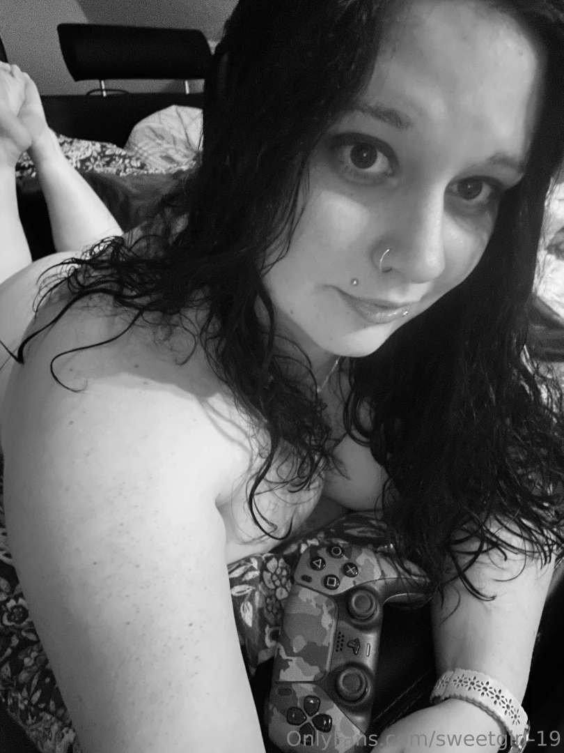 Erst duschen gewesen leider allein und jetzt eine runde im bett 