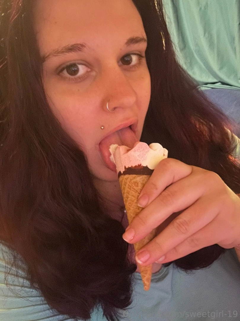 Leider muss das eis herhalten mir w re dein schwanz jetzt viel lieber 