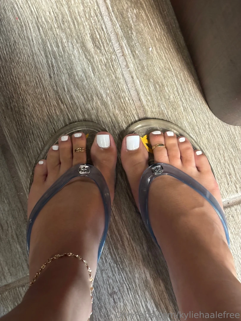 Whos paying for my new white mani pedi dm me now human atm part 1 