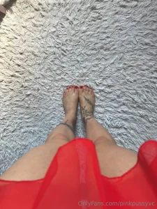 I love my nails do you like how it looks with my skirt