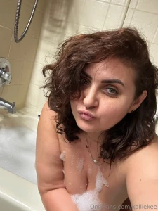 I m online baby message me part 1