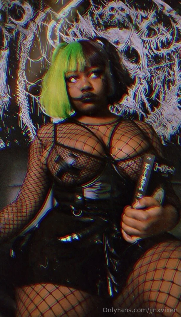 Watch me play with my new black rose toy in my sexy death note 