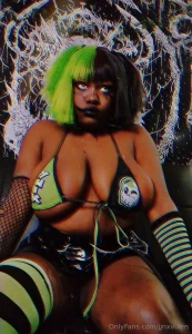 Exclusive free tease watch me break in my brand-new black rose toy