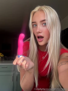 I wonder what wud happen if u whispered sweet things in my ear part 8