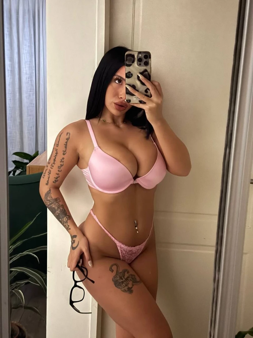 Round tight and waiting for your hands 