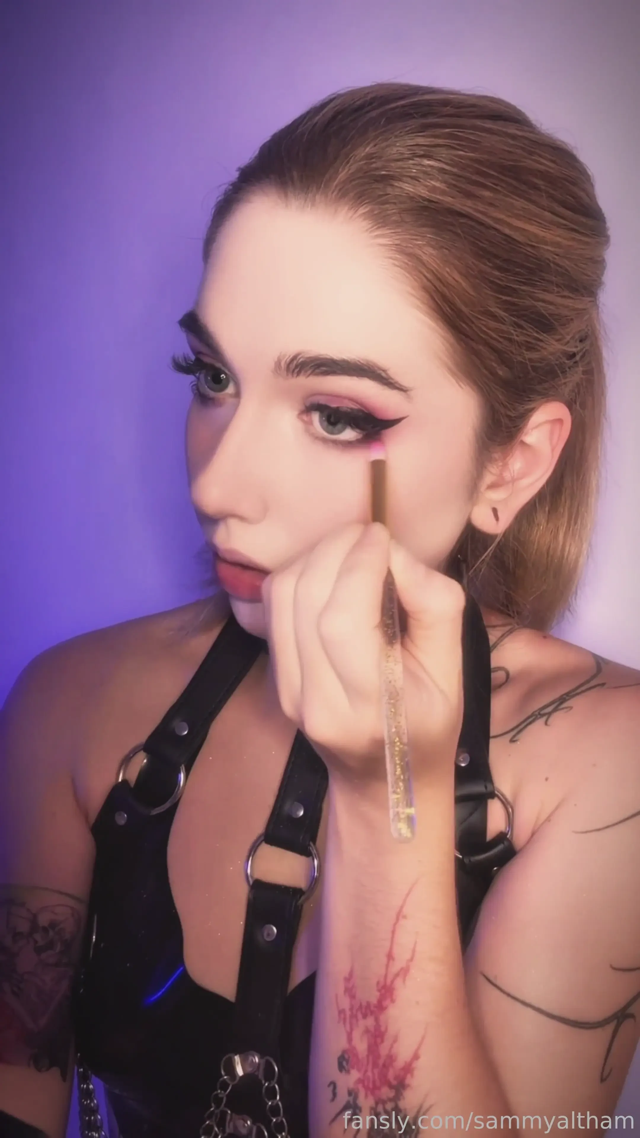 In this video-something hypnotizing how do i take a brush on my lips 