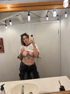 Can t resist a cheeky bathroom pic