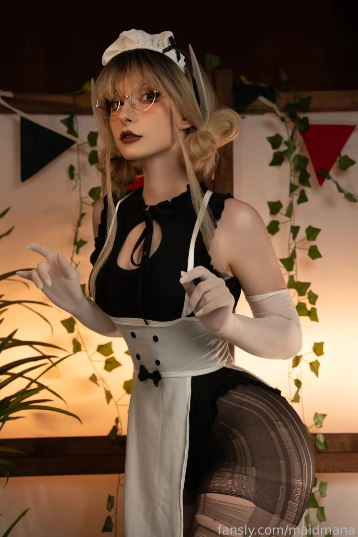 Dark maid is here maid cosplayer anime fyp animegirl gothgirl altgirl 