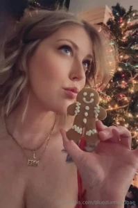 Tip me and tell m merry christmas