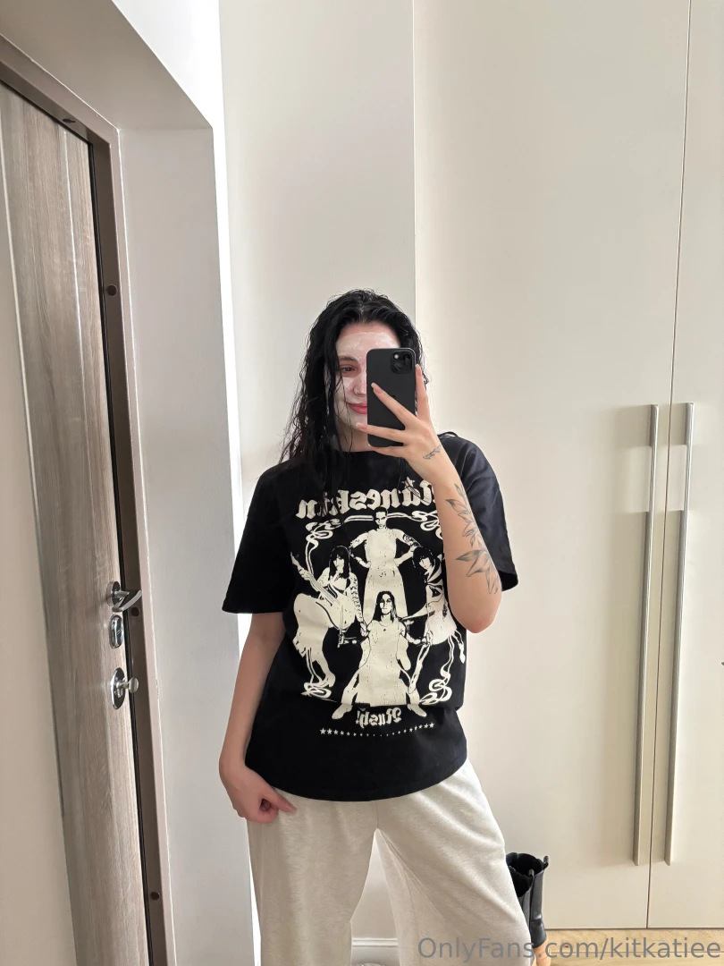 Skincare routine before bed but do u know what they say is the most part 1 