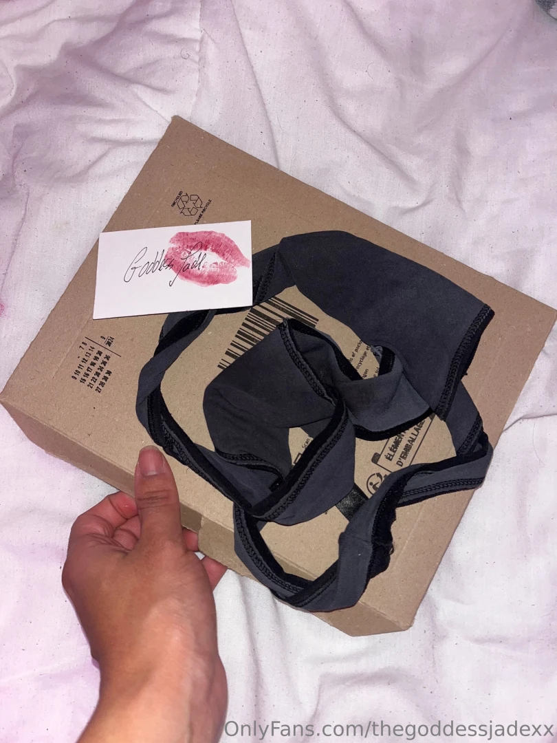 Got so many used panties i wanna sell to sniffing perverts this one 