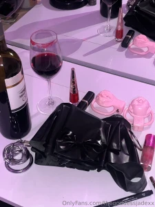 Let s play a game guess what my fav item is and i ll send you an