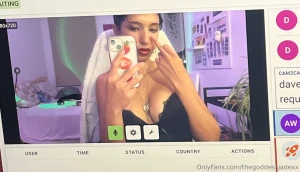 Every time you miss my live you miss a hot girl flipping you off