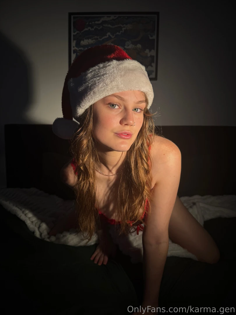 Day 5 of 24 days of kar-is-mas kiss me under the mistletoe you naughty 