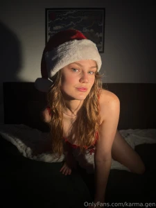 Day 5 of 24 days of kar-is-mas kiss me under the mistletoe you naughty