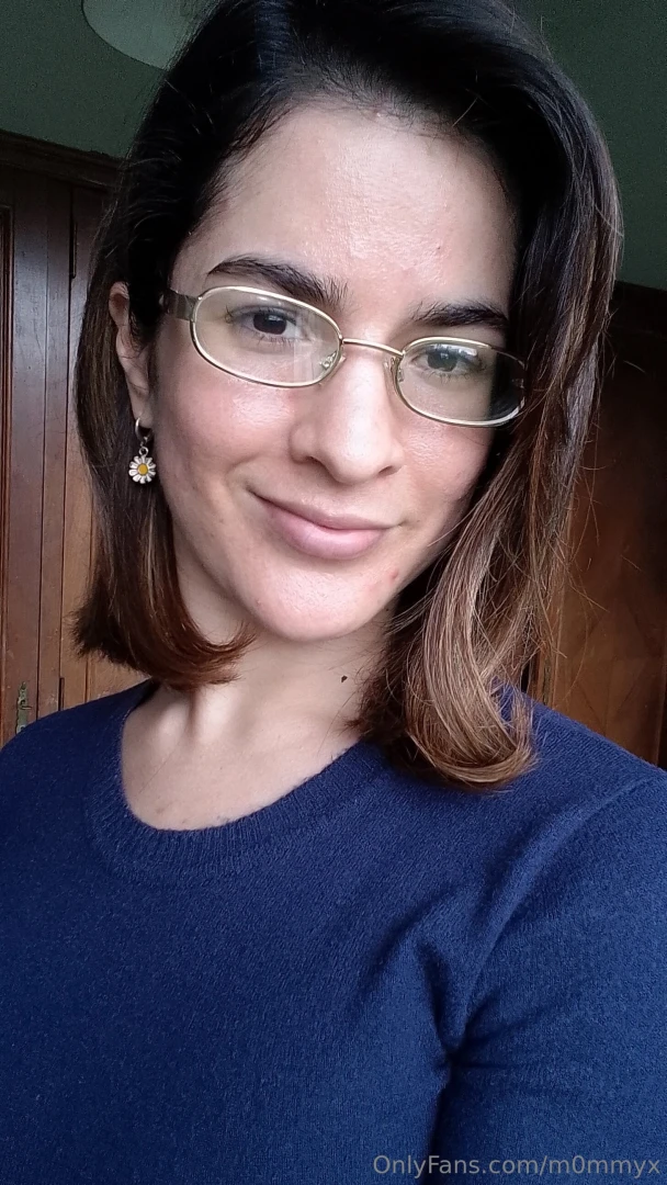 I love hiding behind this face 