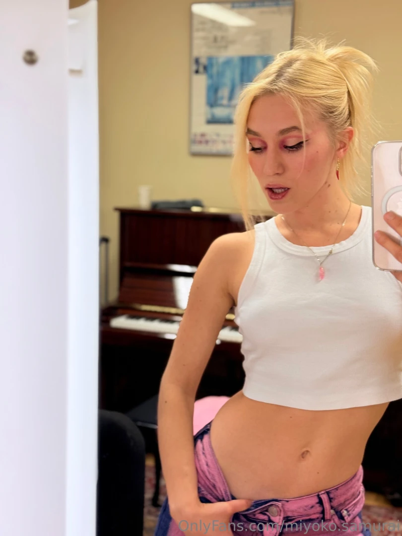 Dressing room noise it s rare when we have silent second on the part 1 