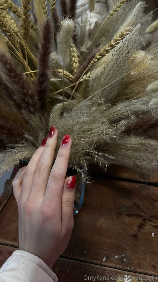 Like the way a manicure looks on a girl 