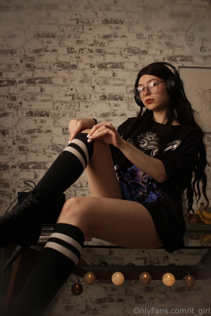 I was supposed to be working but putting on thigh-highs felt way more 