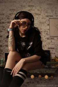 Sat on the desk like i own the lobby but maybe i m just waiting for