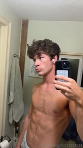 Welcome to my page i m cohen hmu if you like college bros with toned