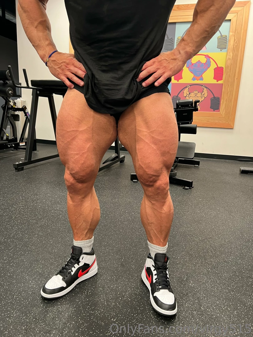 Whorship my legs dm me 