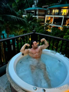 Jacuzzi time who wanna join me