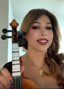 Worship my feet while i play