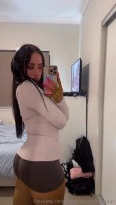 Can you come to the gym with me and watch me work out