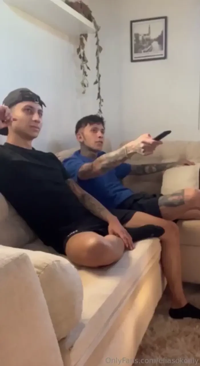 Nos dejan a solas con mi amigo y se me declar aprovech la oportunidad 