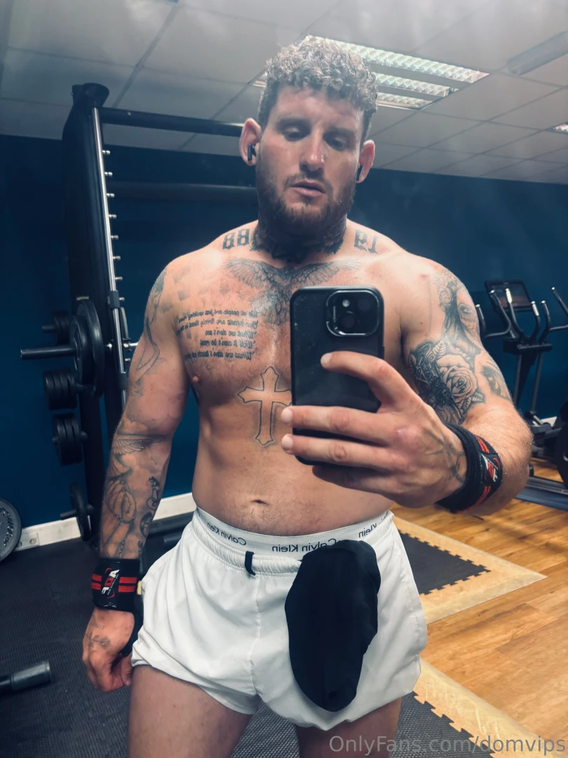 Who s tipping who s chatting 