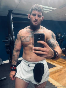 Who s tipping who s chatting