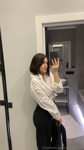 New day new selfie kiss