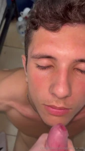 I love big cumshot on my face