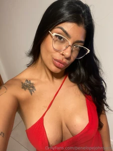 Do you like the way red looks on me part 2