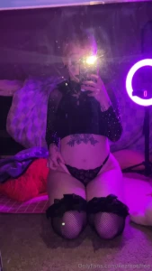 Like if you love my juicy thighs and cute belly