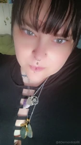 6demon6doll6 hot bimbo goth who loves to watch men jerk off on cam to