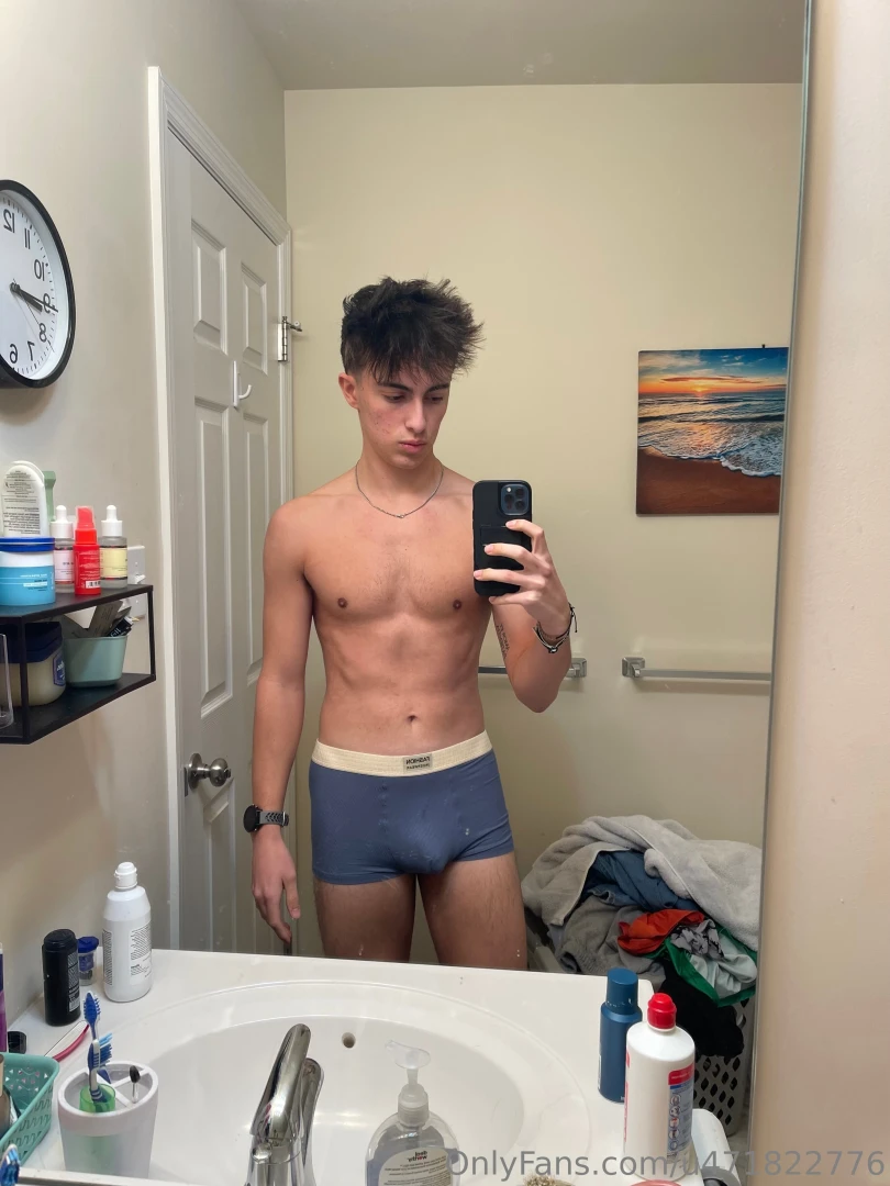 Welcome to the page hmu for anythingggg 