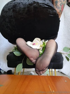 Toes and sneaky peaky please send direct requests for foot content