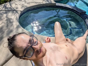 Someone should come help me put on sunscreen i m too pale to go